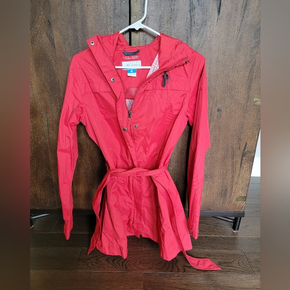 Red Columbia windbreaker with belt - Picture 1 of 3